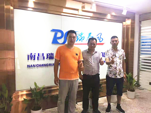 千里探望華中團(tuán)隊(duì)，吹響工業(yè)吊扇廠房通風(fēng)降溫沖鋒號(hào)